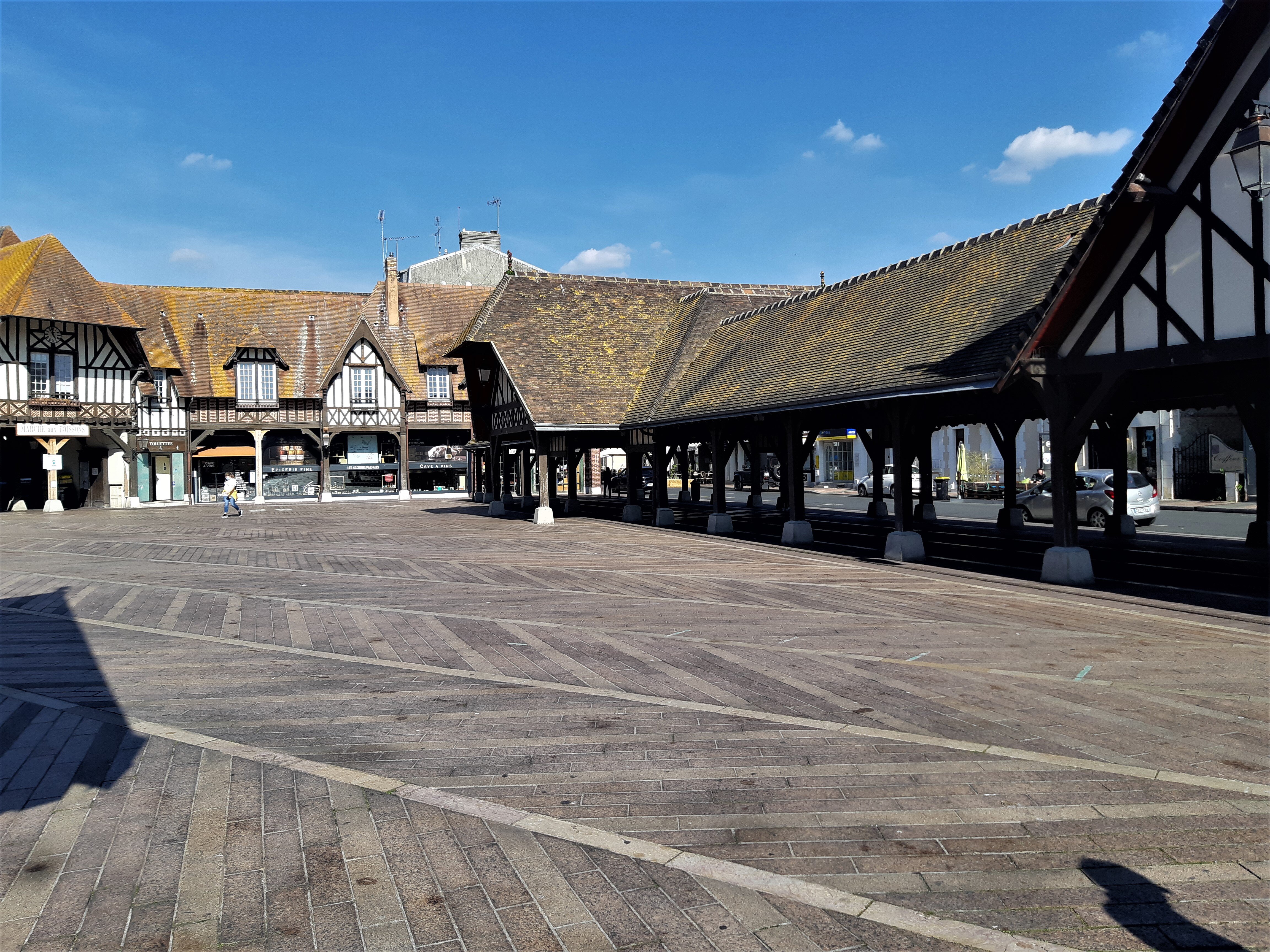 MARCHE DES HALLES (Deauville): Tutto Quello Che C'è Da Sapere