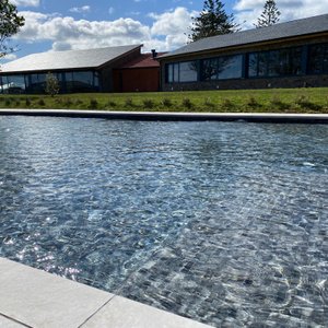 Piscina, lobby y sala de eventos