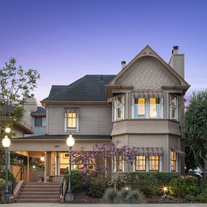 Victorian Inn in Monterey, image may contain: Villa, Housing, Neighborhood, Cottage