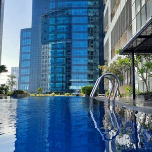 Unwind your break time to enjoy the breeze by the pool. Novotel Samator is a family-friendly hotel since we have an adults and kids swimming pool.