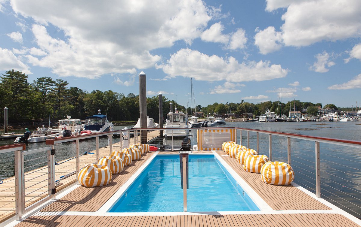 yachtsman hotel pool
