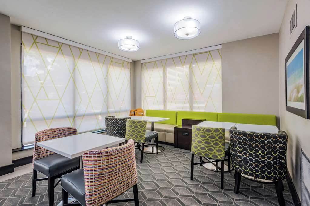 Hotel photo 1 of Hampton Inn Tampa International Airport / Westshore.