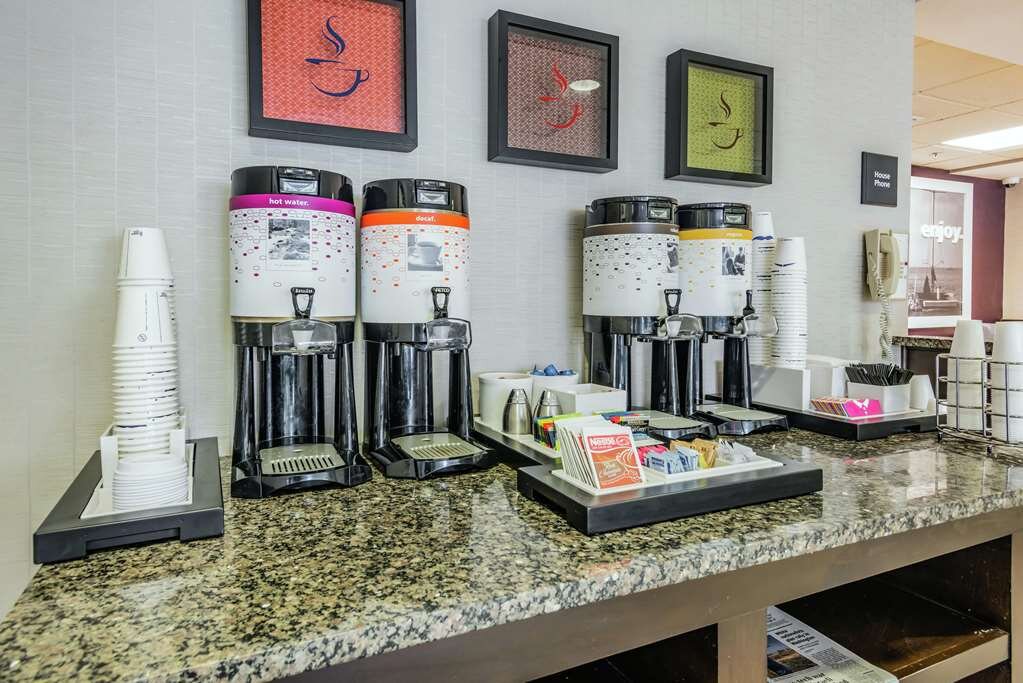 Hotel photo 2 of Hampton Inn Tampa International Airport / Westshore.