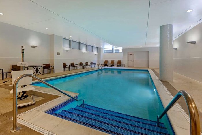 hotels in bloomington normal il with indoor pool