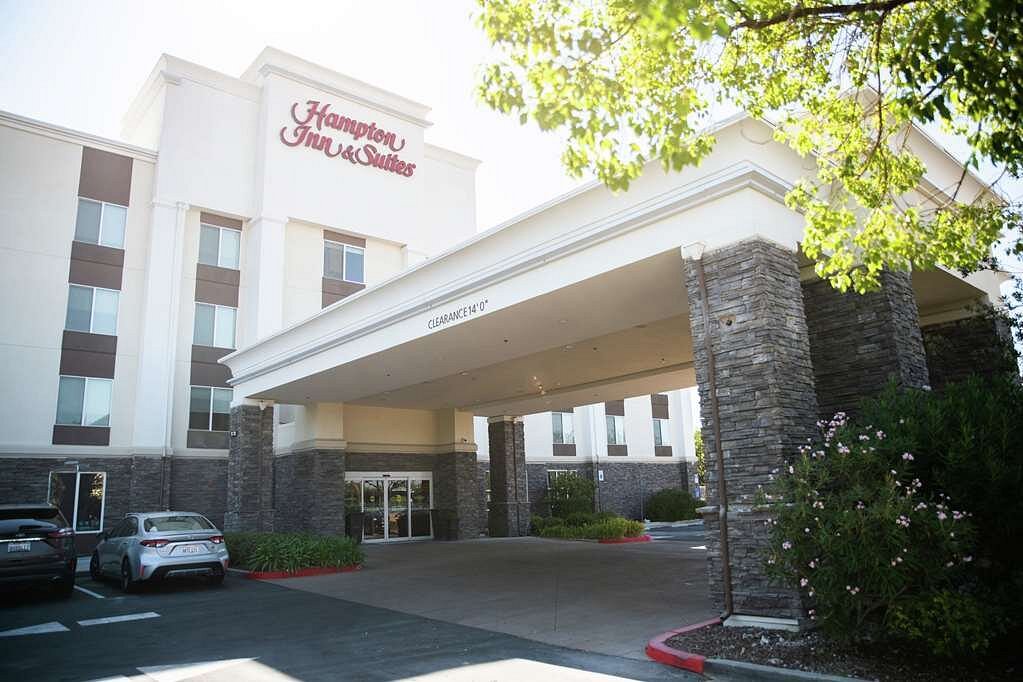 Hampton Inn &amp; Suites Fresno, khách sạn tại Fresno