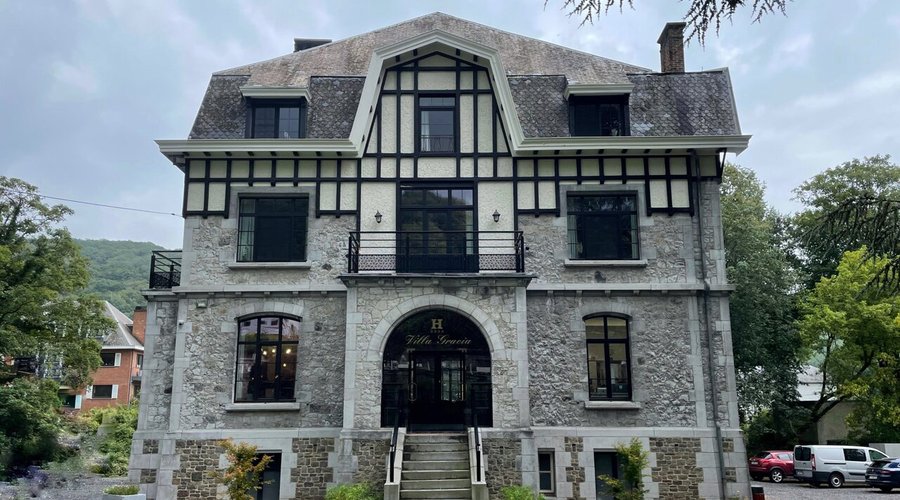 Façade avant, ,entrée de l'hôtel