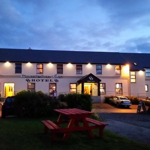 Caisleain Oir Hotel in Annagry, image may contain: Grass, Hotel, Office Building, Campus