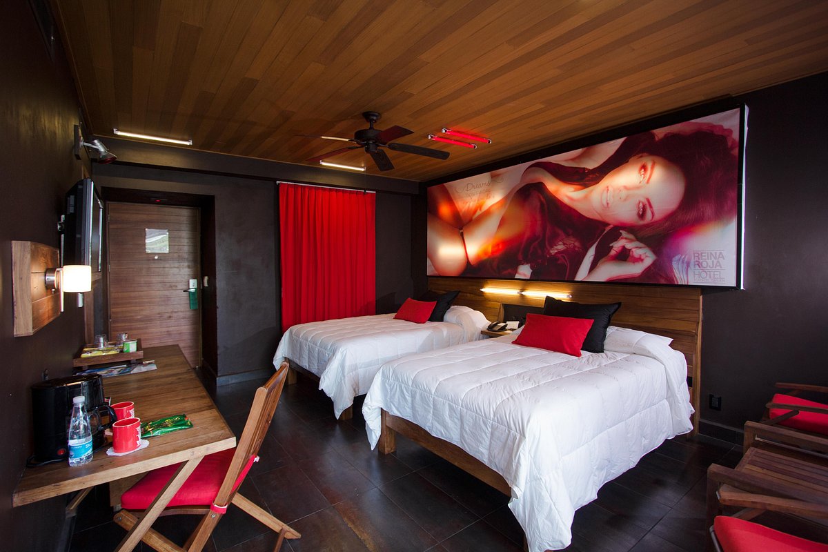 Habitación con luz roja encendida: fotografía de Reina Roja Hotel, Playa  del Carmen - Tripadvisor