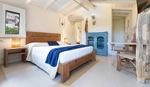 Hotel Relais Al Convento in Vezzano Ligure, image may contain: Wood, Interior Design, Indoors, Bed