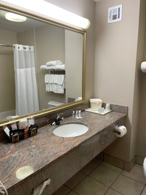 COMFORT INN & SUITES $107 ($̶1̶1̶5̶) - Updated 2024 Prices & Hotel