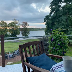 The view, the quiet, the fresh air, the Canadian geese, a wonderful place to stay