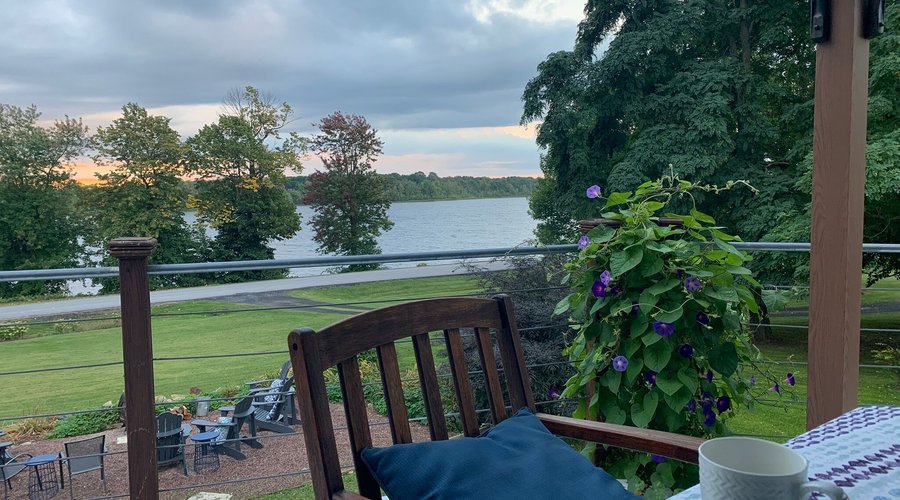 The view, the quiet, the fresh air, the Canadian geese, a wonderful place to stay