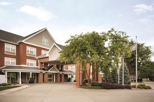 Country Inn & Suites by Radisson, Des Moines West, IA in Clive, image may contain: Neighborhood, Suburb, City, Condo