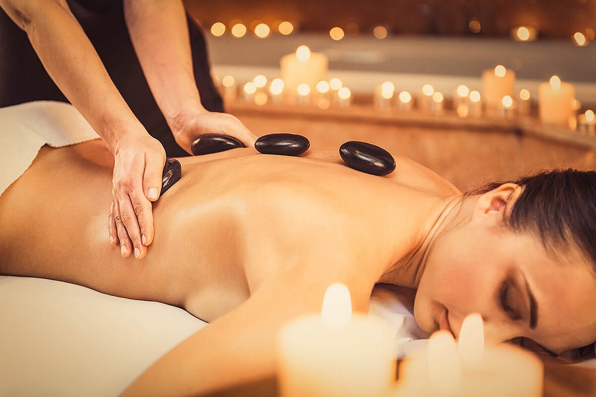 Go massage. Стоун-массаж. Спа массаж. Стоунтерапия массаж. Релаксирующий массаж.