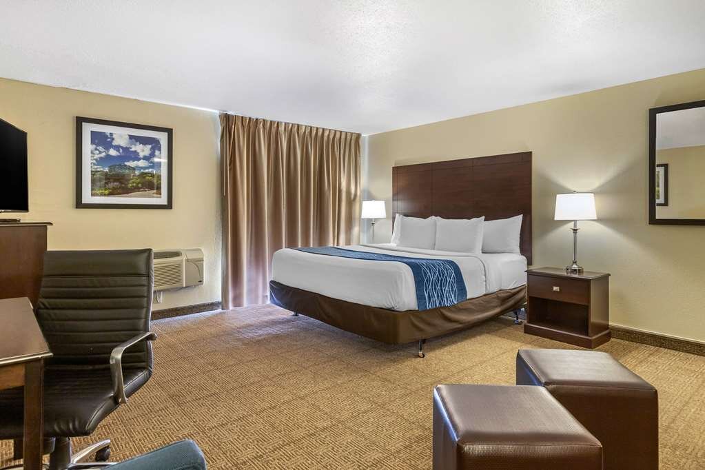 Hotel photo 51 of Comfort Inn Airport.