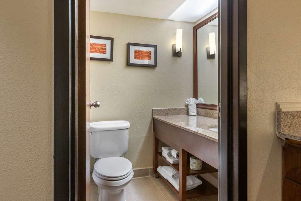 Hotel photo 69 of Comfort Inn Airport.