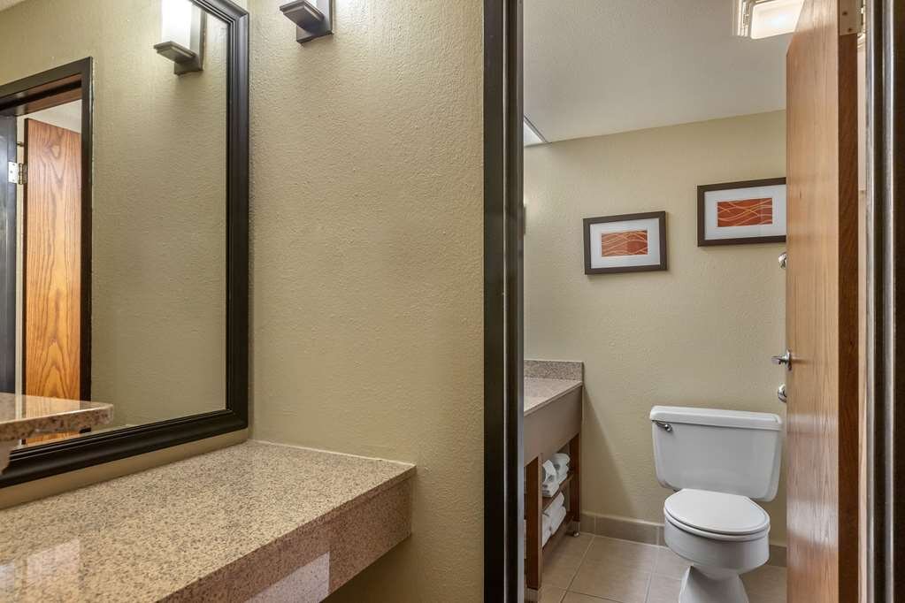 Hotel photo 54 of Comfort Inn Airport.