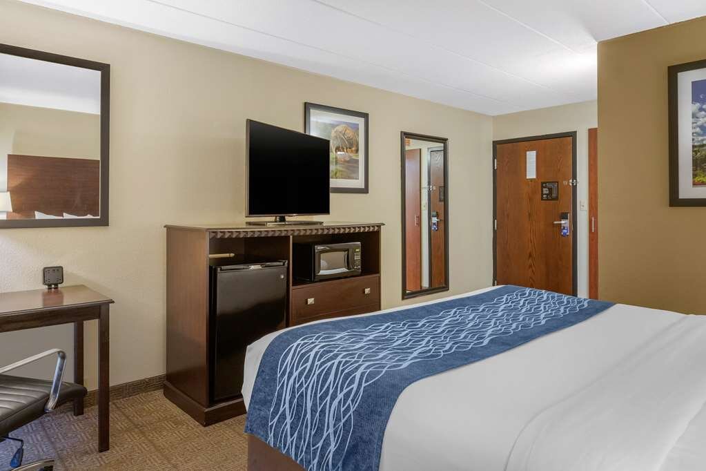 Hotel photo 76 of Comfort Inn Airport.