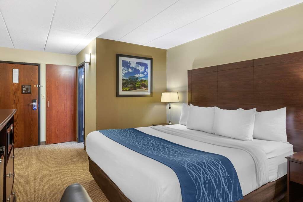 Hotel photo 1 of Comfort Inn Airport.