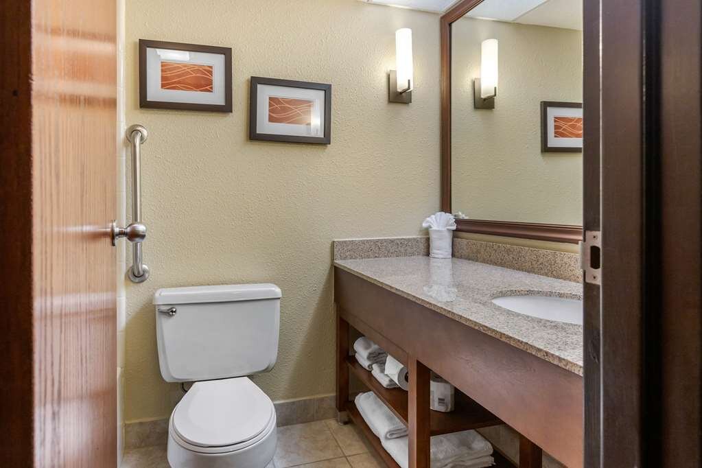 Hotel photo 47 of Comfort Inn Airport.