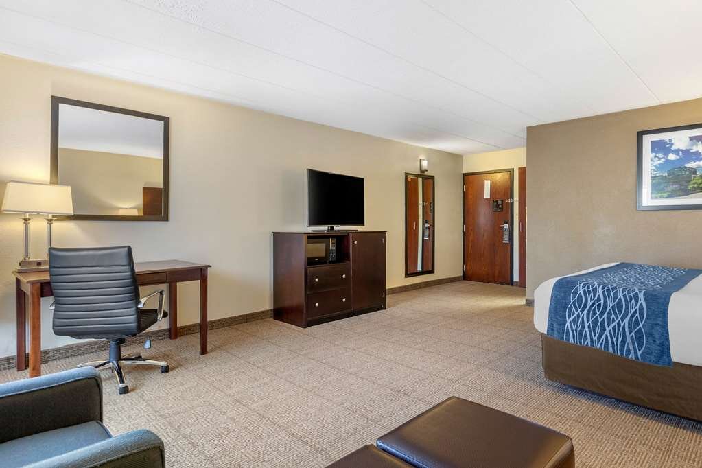 Hotel photo 6 of Comfort Inn Airport.