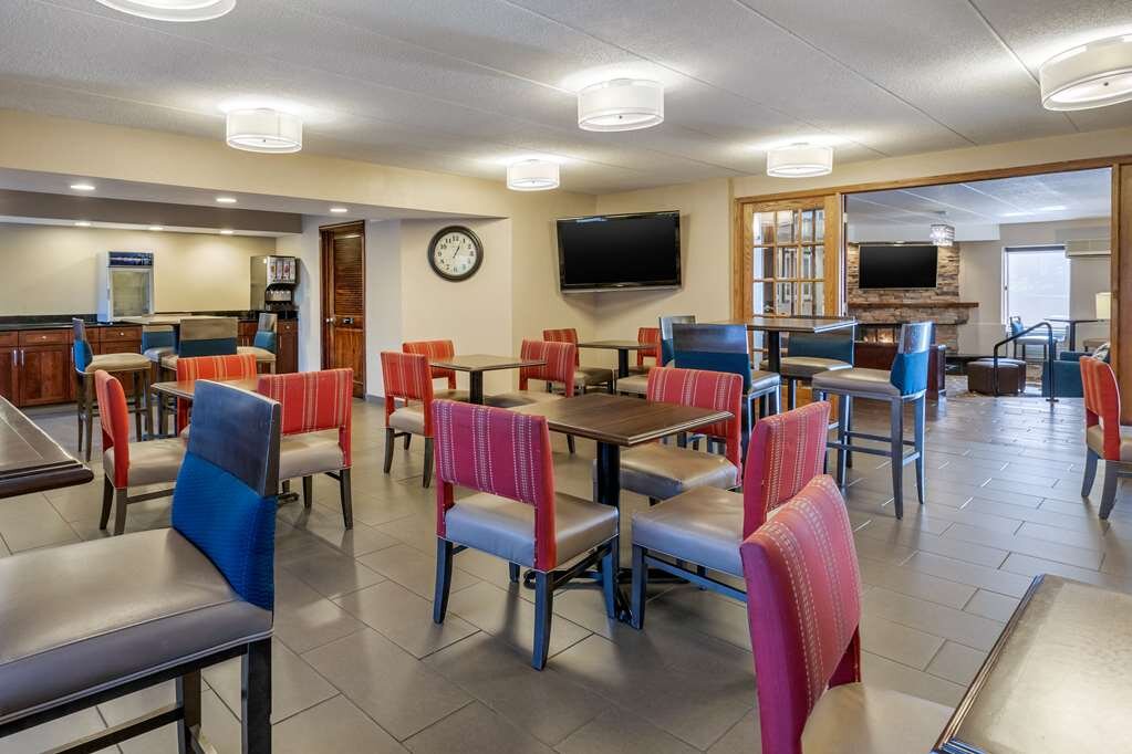 Hotel photo 33 of Comfort Inn Airport.