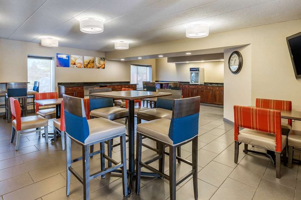 Hotel photo 59 of Comfort Inn Airport.
