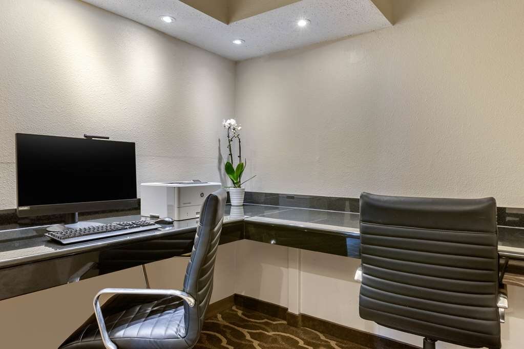 Hotel photo 24 of Comfort Inn Airport.