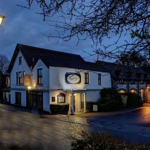 old tollgate hotel grounds and hotel