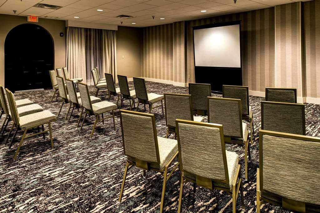 Hotel photo 12 of Embassy Suites by Hilton Williamsburg.