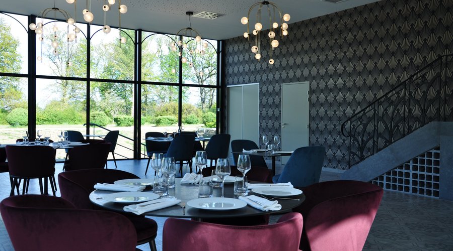 Vue de la salle du restaurant l'Orangerie - vue de jour