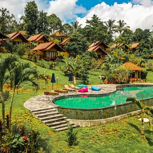 Bali Palms grounds, with pool and villas