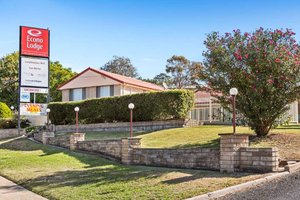 Econo Lodge Alabaster in Cowra, image may contain: Hotel, Neighborhood, Grass, Villa
