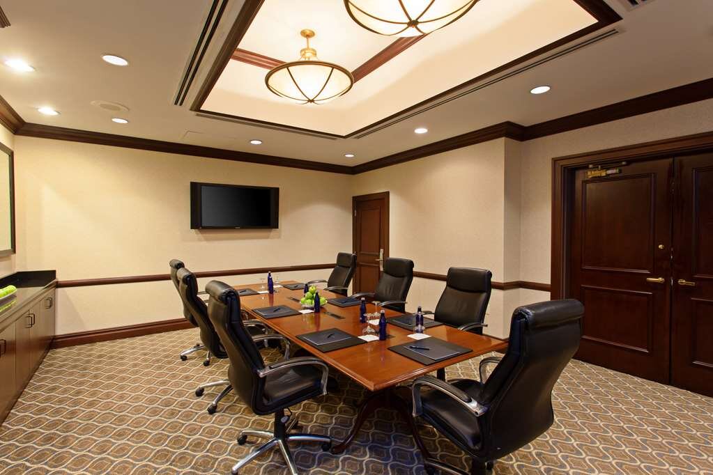Hotel photo 4 of Hilton Alexandria Mark Center.
