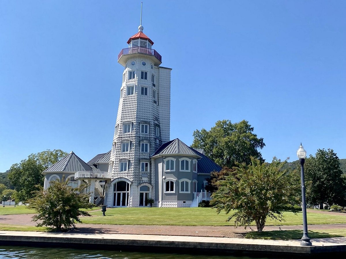 Lake Guntersville Lighthouse ?w=1200&h=900&s=1