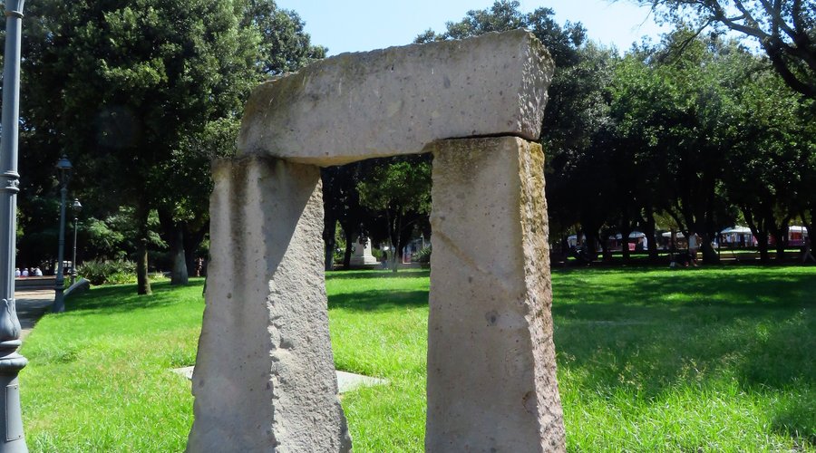 Ricostruzione di un portale archeologico