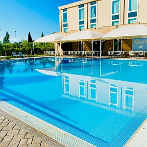Outdoor Swimming pool, Bar and Restaurant
