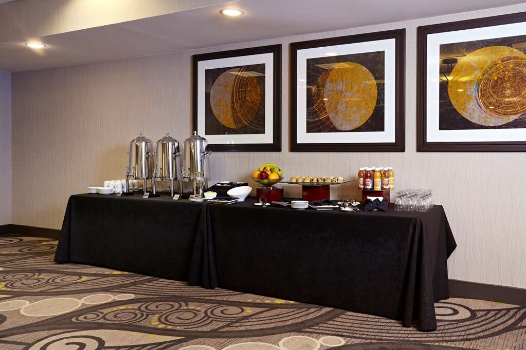 Hotel photo 27 of Embassy Suites by Hilton Los Angeles International Airport South.