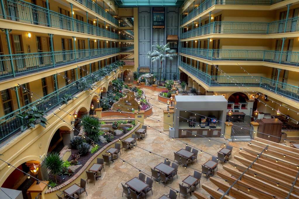 Hotel photo 18 of Embassy Suites by Hilton Los Angeles International Airport South.