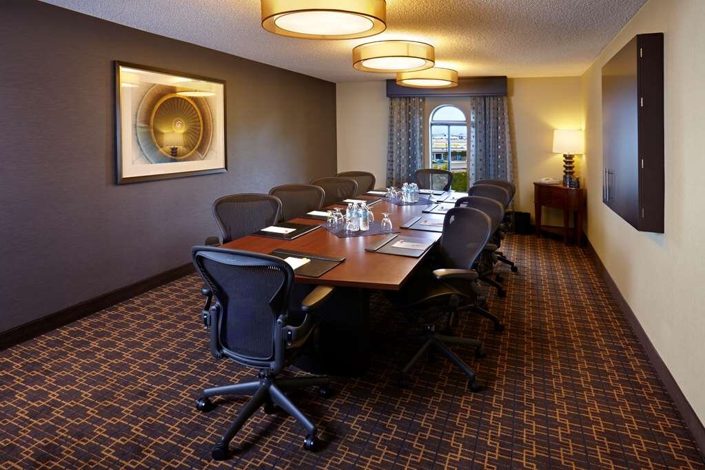 Hotel photo 13 of Embassy Suites by Hilton Los Angeles International Airport South.