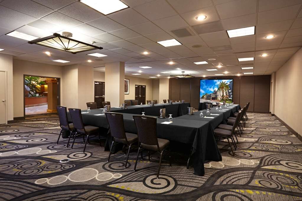 Hotel photo 51 of Embassy Suites by Hilton Los Angeles International Airport South.