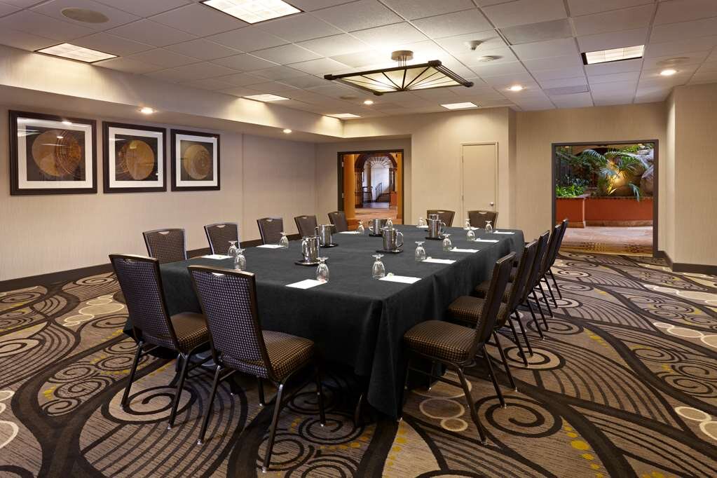 Hotel photo 19 of Embassy Suites by Hilton Los Angeles International Airport South.