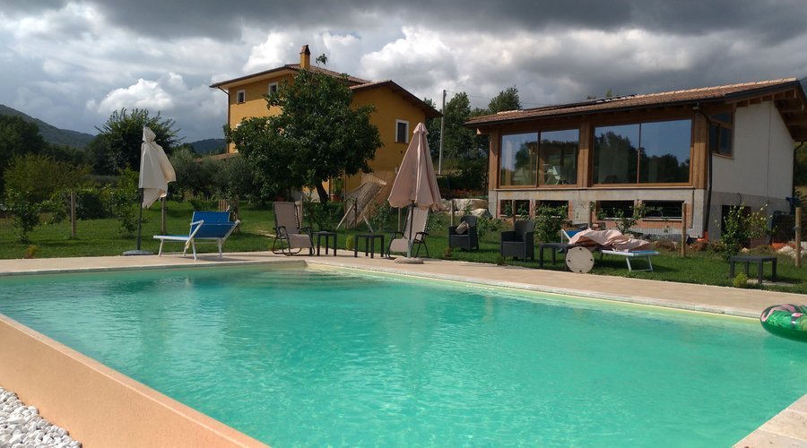 Vista dalla piscina