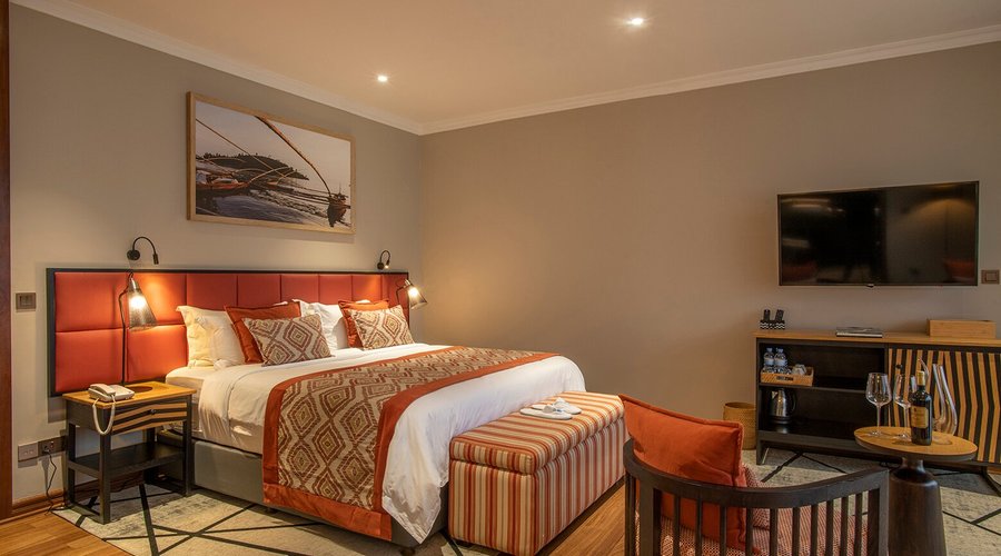 Featuring either a King sized bed or twin queen beds, these rooms are immaculately furnished taking into account every last detail. 
