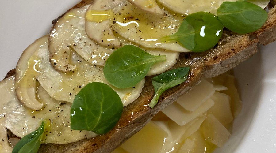 Œuf cocotte .. cèpes parmesan et truffe..