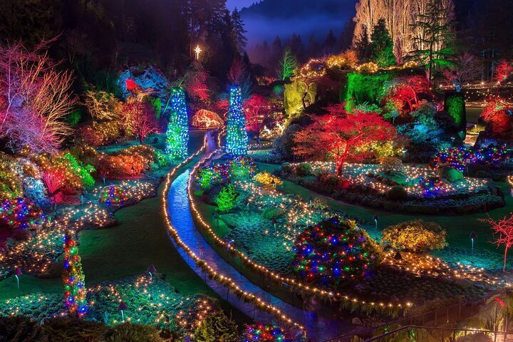 Tripadvisor  Scopri il tour delle luci natalizie di Victoria e Butchart Gardens fornito da 