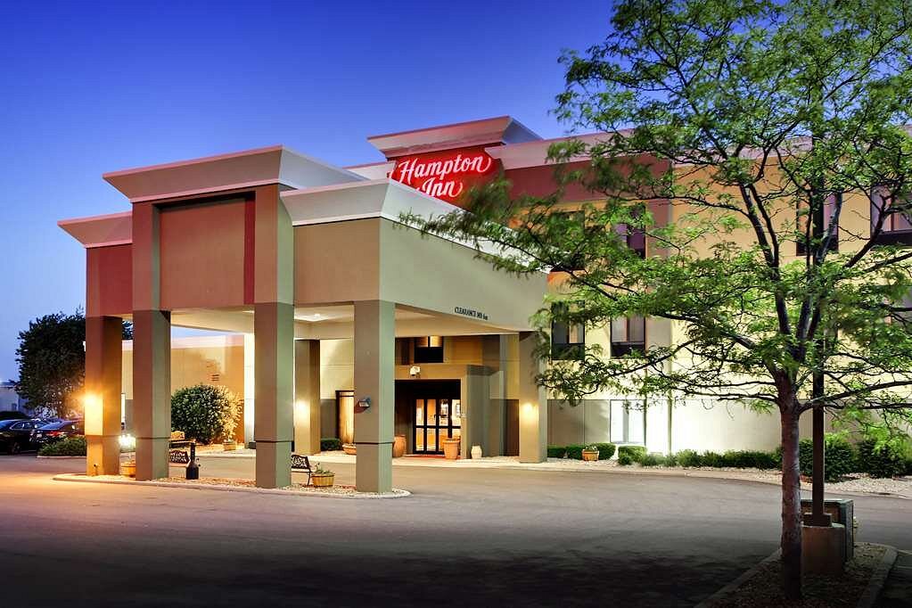 hotels in morris il near i-80