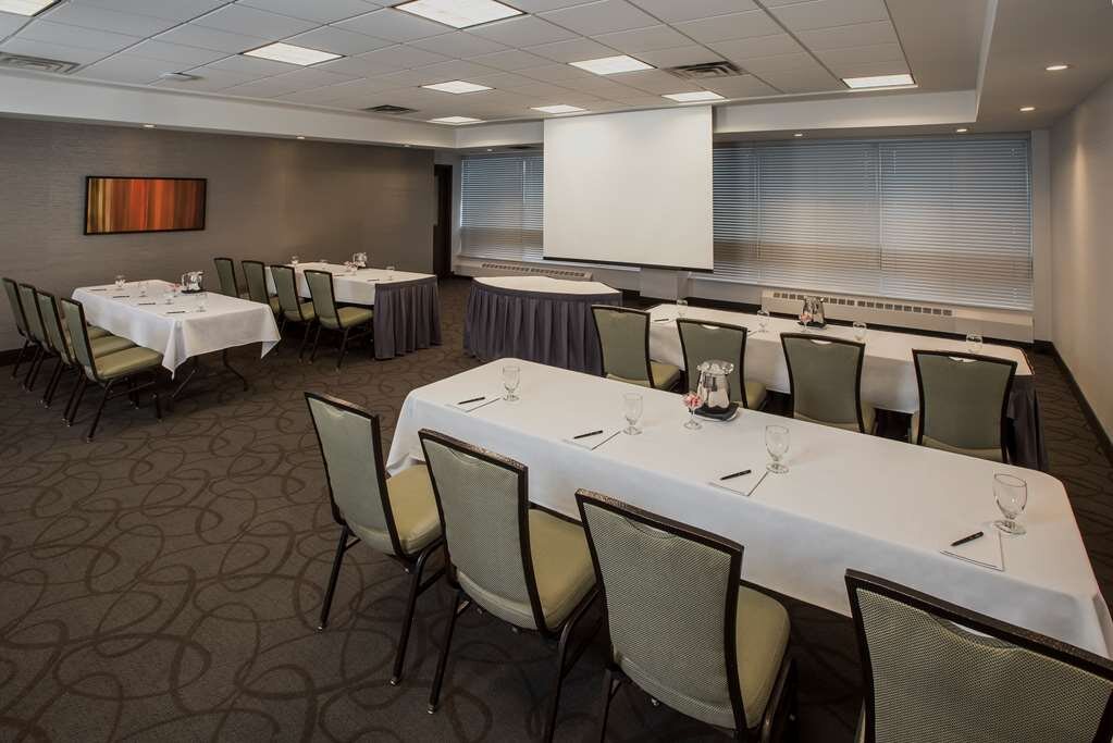 Hotel photo 3 of Hilton Winnipeg Airport Suites.