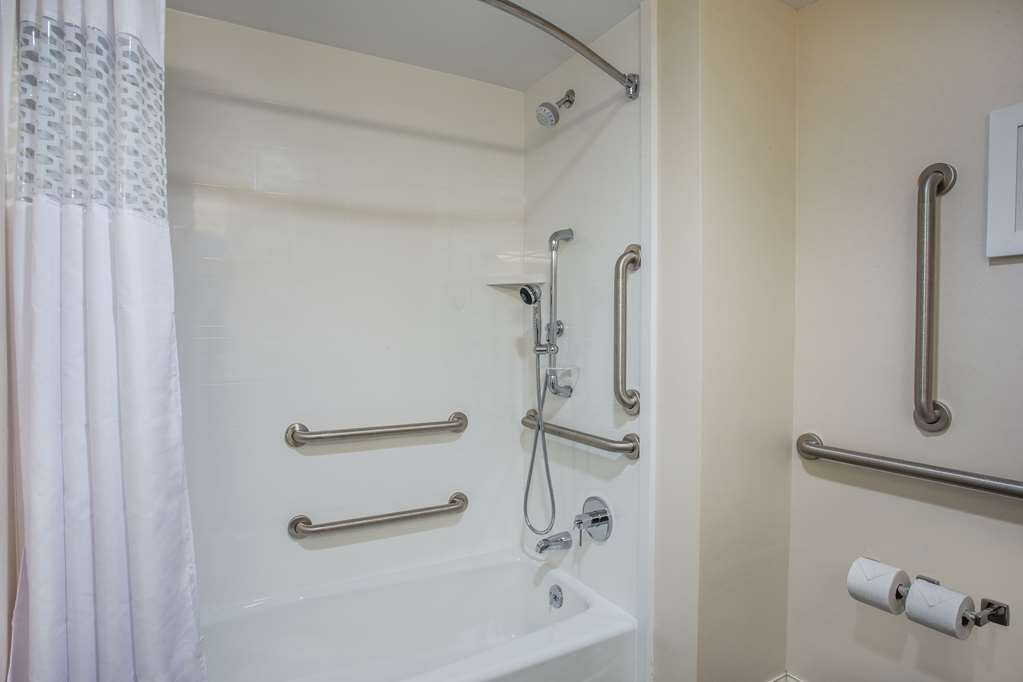 Hotel photo 2 of Hampton Inn & Suites Yonkers Westchester.