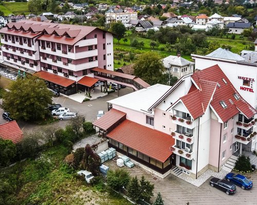 hotel eden garden spa campulung moldovenesc romania